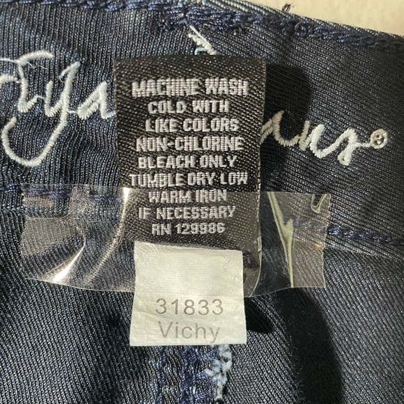 Ariya Distressed Skinny Cut Low Rise Stylish Trendy Women's Jeans Size 7/8 - Picture 6 of 12